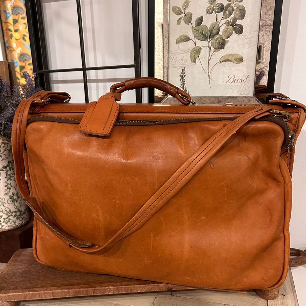 Classic Leather Briefcase in Tan with Shoulder Strap